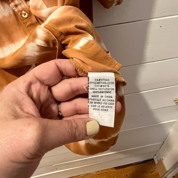 Tie-Dye Button-Up Shirt – Velvet Heart size S - Picture 6 of 7